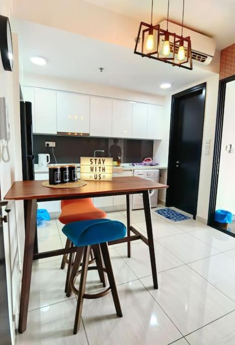 1519 Almas Seaview Sunrise Netflix By