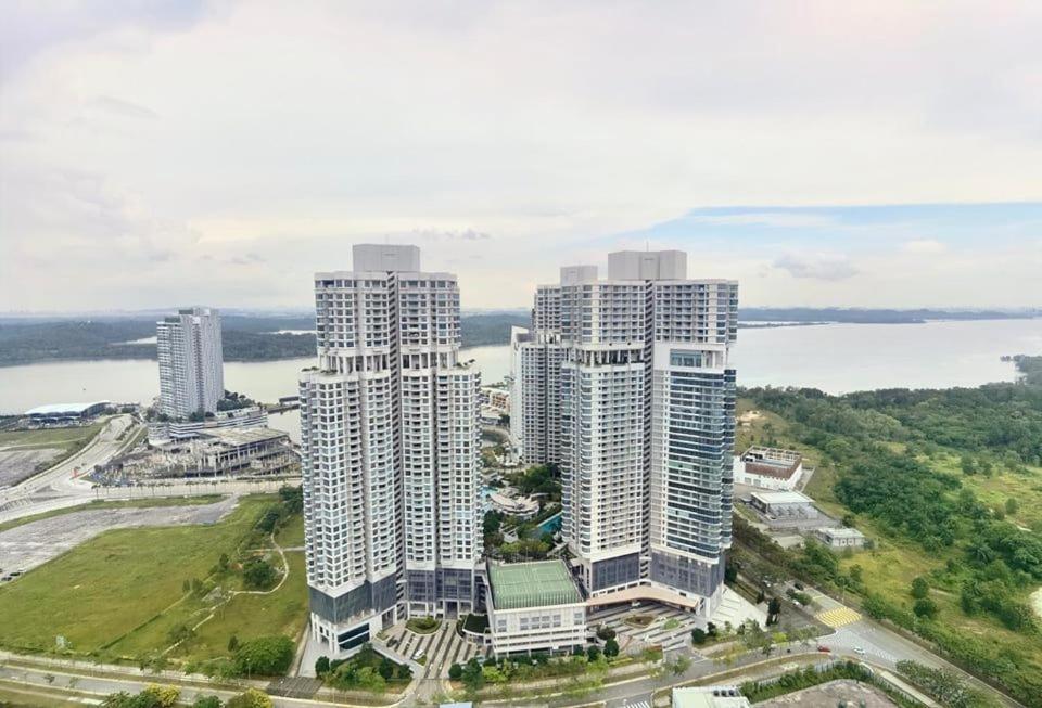 1519 Almas Seaview Sunrise Netflix By *