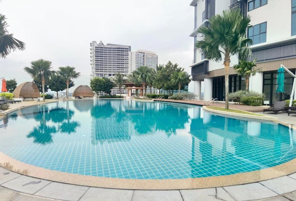 1519 Almas Seaview Sunrise Netflix By Apartment *
